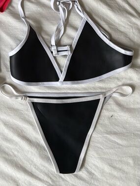 Hoaka Swimwear Black & White Triangle Bikini Set size small